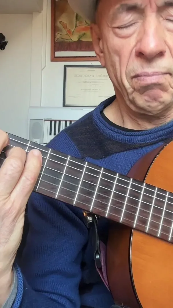Pablo Lopez-Nussa interprétant un standard de jazz à la guitare